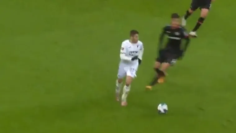 Idealno je asistirao protivničkom napadaču, to je vjerojatno prva takva gre&scaron;ka u njegovoj karijeri