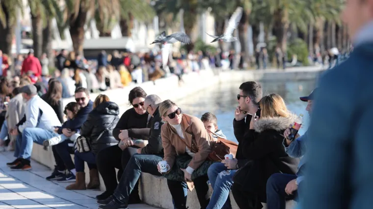 Komentar đira po krcatoj rivi: Vjerujete li komentarima na dru&scaron;tvenim mrežama ili vlastitim očima?