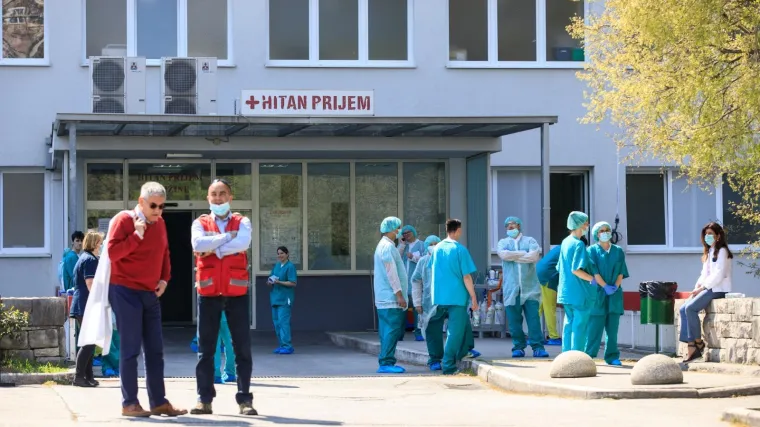 Pacijentu s koronom koji je oti&scaron;ao iz bolnice policija pokucala na vrata. Oglasili su se i iz KBC-a