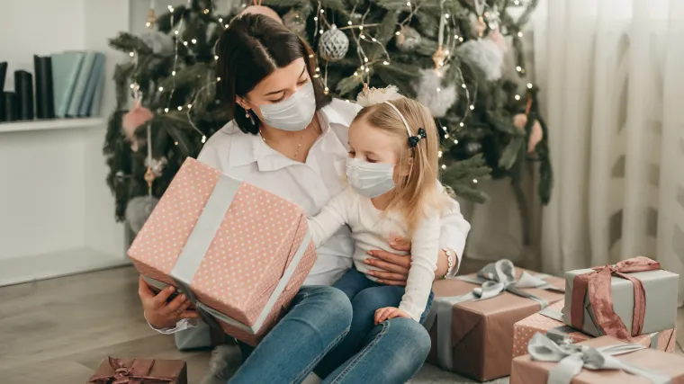 Praznici u 'novom normalnom': WHO poziva  da se nose maske na obiteljskim okupljanjima za Božić