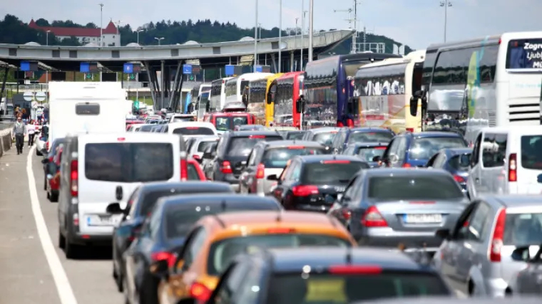 Uzimat će se i otisci prstiju; 'To će biti novi udar na naš turizam'