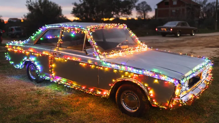 FOTO Gdje god se nalazio, svi gledaju u ovaj automobil u Suko&scaron;anu: Najvi&scaron;e razveseljava one najmlađe