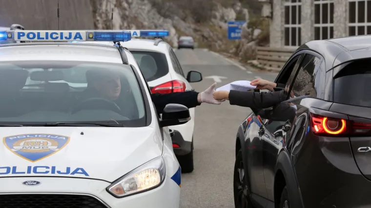 Moguće nove mjere? Maksimalno dva kućanstva na druženju, uvođenje propusnica...