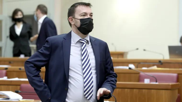 'Mjere ste donosili oportunistički, obmanjujete i lažete javnost'