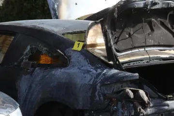 Karbonizirano tijelo pronašli u zapaljenom automobilu; Istražuje se je li riječ o ubojstvu