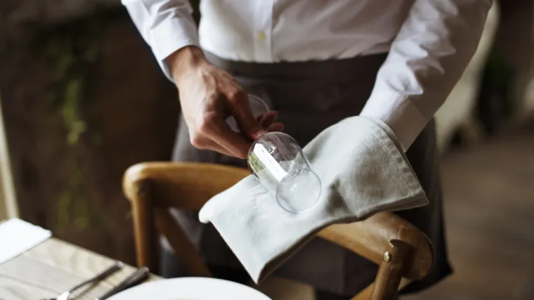 Najnovije istraživanje otkriva gdje ćete se lak&scaron;e zaraziti - u restoranu ili vožnji javnim prijevozom