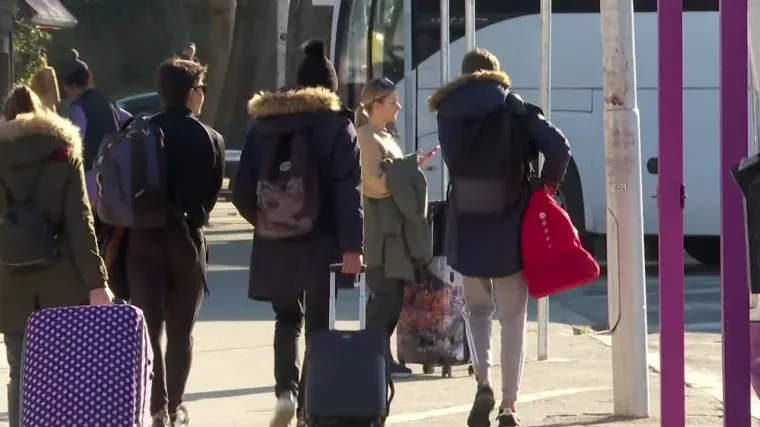 Na gradskim kolodvorima povećan broj putnika očekuju tijekom vikenda. Za putovanje vlakom danas je prodano 30 posto karata vi&scaron;e