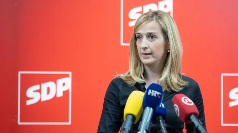 U vrh stranke i protukandidatkinja Grbina te biv&scaron;i veleposlanik