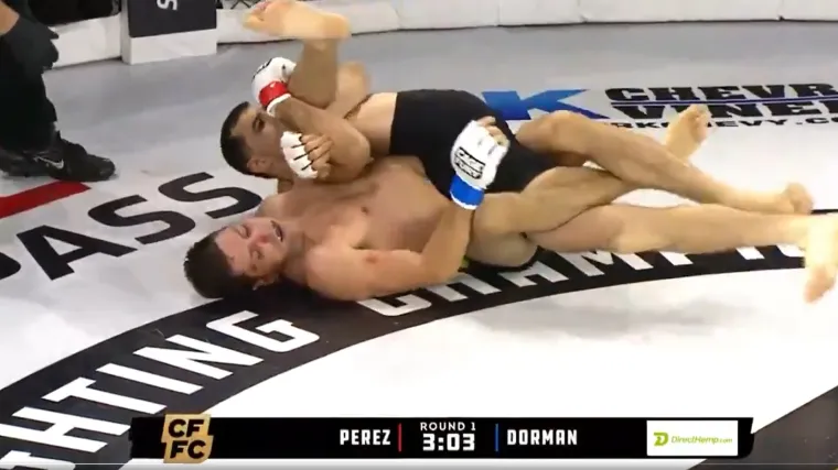 MMA svijet bruji o nevjerojatnom potezu, ovo je bolno za gledati