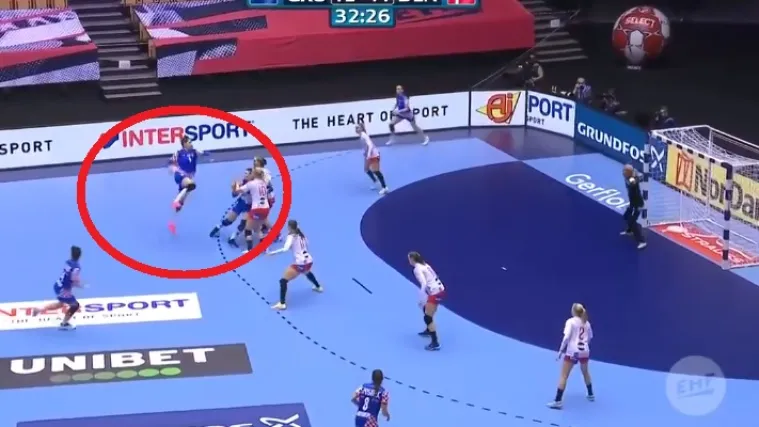 Pogledajte kakav je šut zabila, ovo je prava bomba s 10 metara