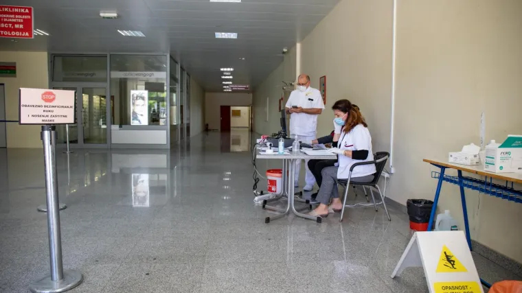 Na intenzivnoj ukupno 10 pacijenata, njih sedmero je na invazivnoj ventilaciji