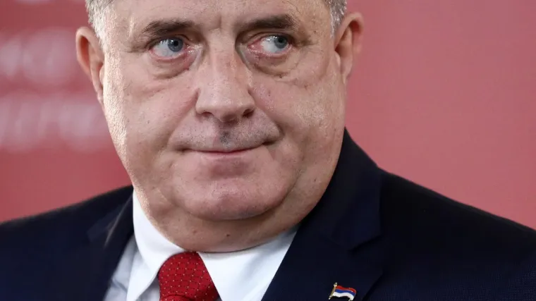 Otežano di&scaron;e, ima obostranu upalu pluća i bolove u želucu