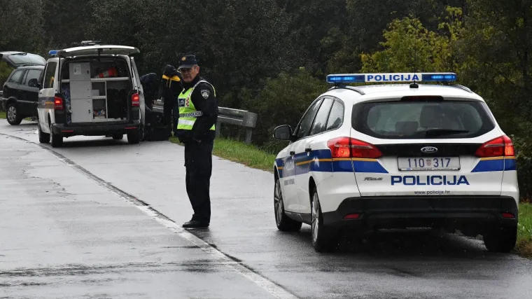 Automobil s četiri osobe sletio u more, jedna osoba poginula