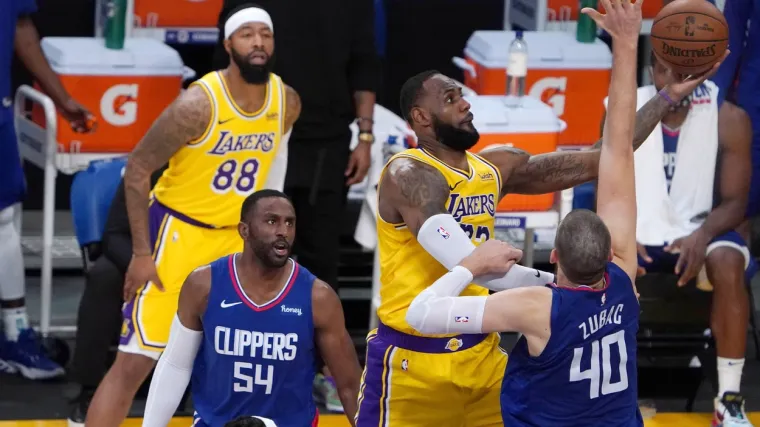 Prvaci Lakersi nemoćni protiv Zupca i dru&scaron;tva na otvaranju sezone, Durant i Irving razbili Golden State