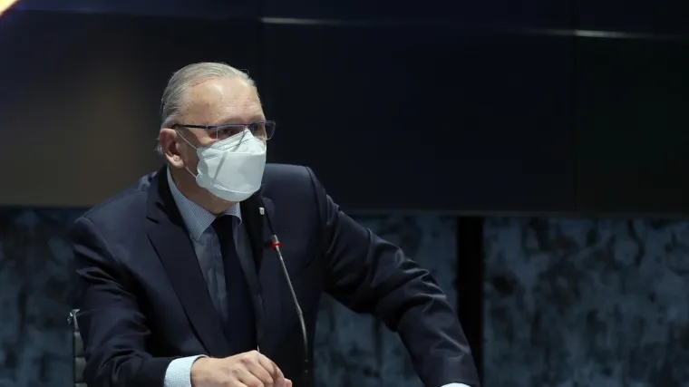 'Do 10 ujutro zaprimljeno je 97.000 zahtjeva. Do sada je 41.000 prihvaćena, a 36.000 je odbijeno'