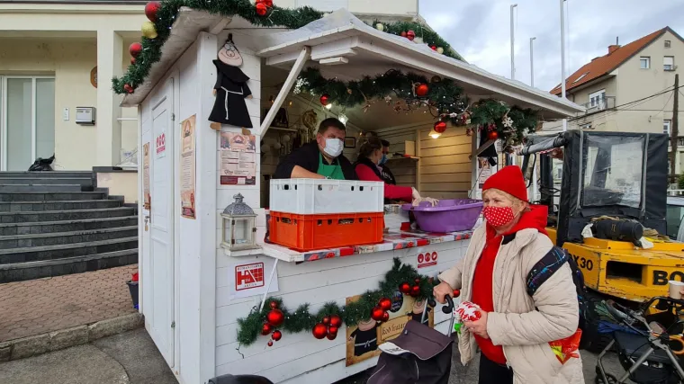 Ispečeno je 100 kilograma inćuna za korisnike pučke kuhinje: 'Dobrota je zarazna'
