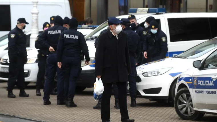 Policija ih je rastjerala i prijavila zbog širenja zaraze