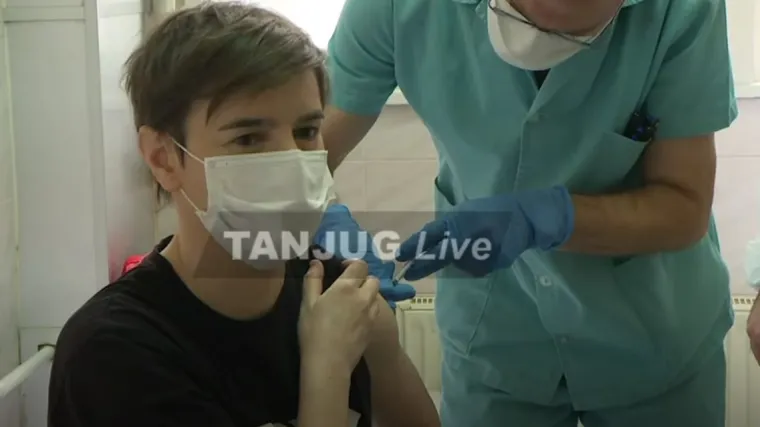 'Danas je dan za osmijehe, osjećala sam obvezu da budem prva koja će primiti cjepivo'