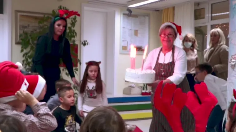 Dječji dom iz Splita uz pomoć poznatih pjevačica uputio je svima božićnu čestitku: 'Nije važno samo primati, nego i darivati'