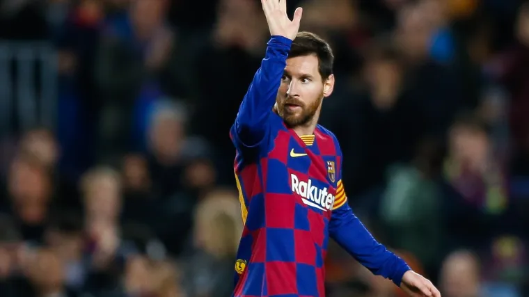 Svakom vrataru kojem je zabio sad je poslao pivu