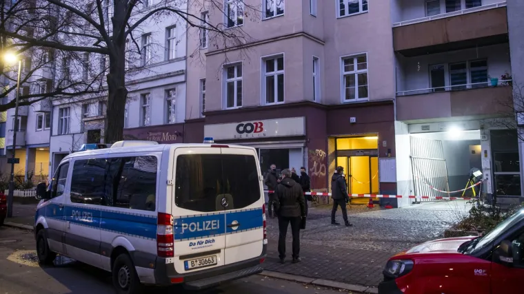 Trojicu ranjenih na&scaron;li u kolnom ulazu, a četvrtog u kanalu