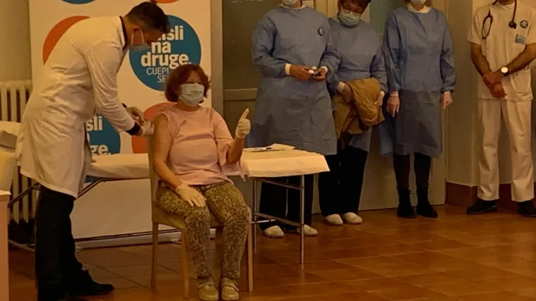 FOTO Ona je prva osoba u Hrvatskoj koja se cijepila protiv COVID-19! Pogledajte taj povijesni trenutak