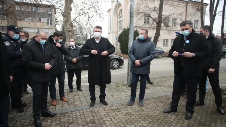 Premijer i predsjednik u posjetu Sisku: 'Kakva je godina bila, tako i zavr&scaron;ava'