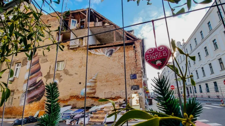 Oni koji su u potresu ostali bez doma i dalje nemaju krov nad glavom: 'Od ožujka smo beskućnici. Ima&scaron; kuću, a nema&scaron; je'