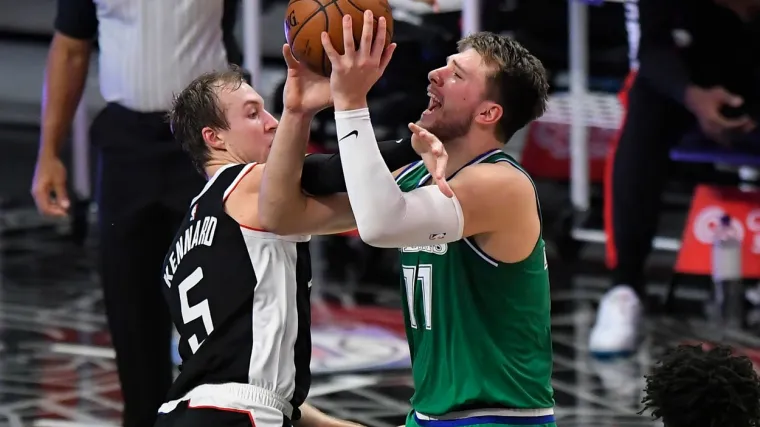 Zubac učinkovit, ali utonuo u sivilo svoje momčadi