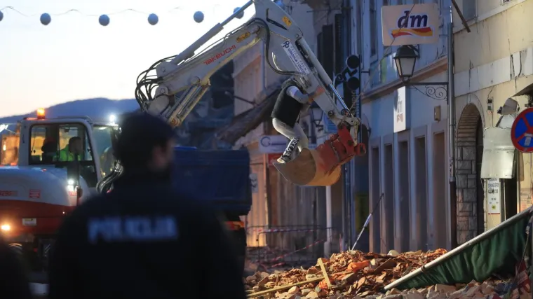 Jako važno! Žurne službe pozvale građane da ne idu u Petrinju jer im gužve otežavaju rad. Evo kako možete pomoći