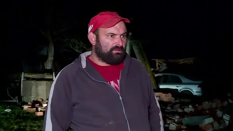 Javljanje na&scaron;eg reportera pored kuće u kojoj je poginuo mladić: 'Tri sata smo ga otkopavali'