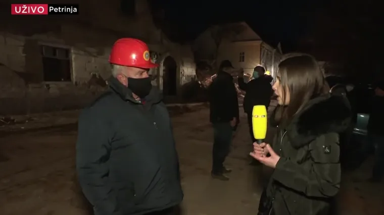 Gradonačelnik Dumbović:  Petrinja danas živi u mraku i bez vode, traži samo ruku pomoći, jer smo ostali bez grada i to užasno boli