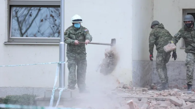 Tri najteža covid pacijenta idu u Karlovac, ostali u Arenu Zagreb