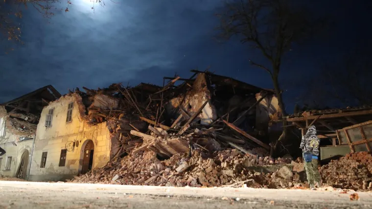 U samo 4 sata nakon prvog, uslijedilo je čak 16 potresa magnitude od minimalno 3 prema Richteru