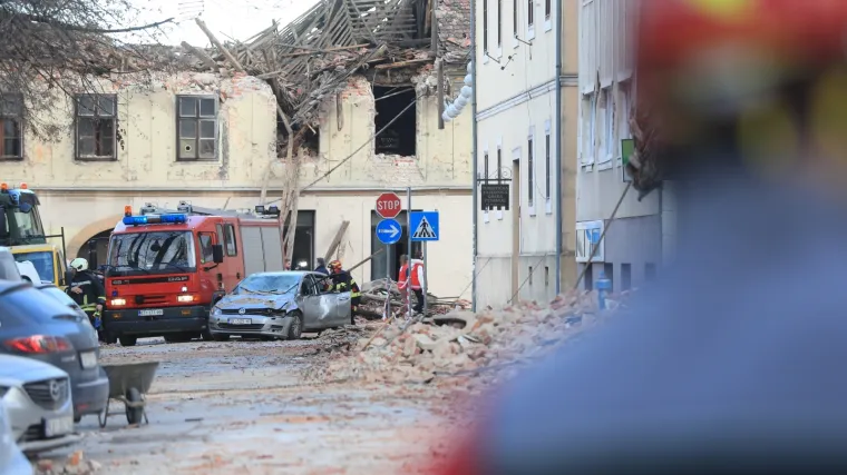 'Nije bilo hitne, netko će odgovarati. Stavio sam joj krunicu oko vrata'