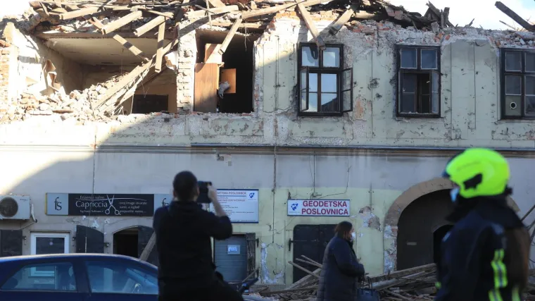 Počela potraga za ozlijeđenima, hitne službe pretražuju ru&scaron;evine