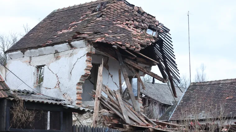 Ne možemo govoriti o smirivanju tla, od jučerašnjeg velikog potresa bilo ih je 250 jačih od 2 stupnja'