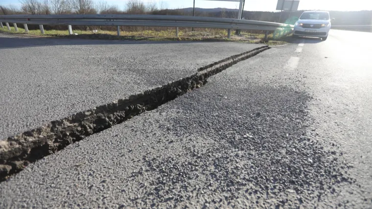 Si&scaron;čani strahuju od nove katastrofe - nasipi i mostovi popucali u potresu