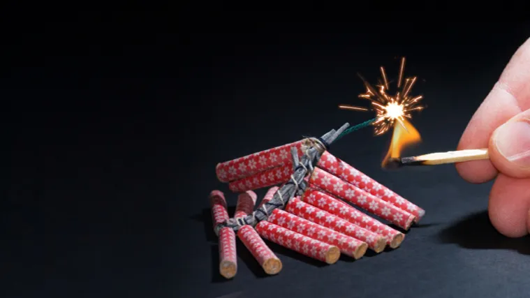 Silvestarska noć nije pro&scaron;la bez ozljeda od pirotehnike: Mu&scaron;karcu u Splitu nastradala &scaron;aka