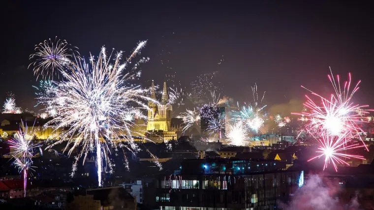 Hrvatska i svijet ispratili 2020. uz nikad manje slavlja i vatrometa! Donosimo: &Scaron;to si Hrvati žele u 2021.?