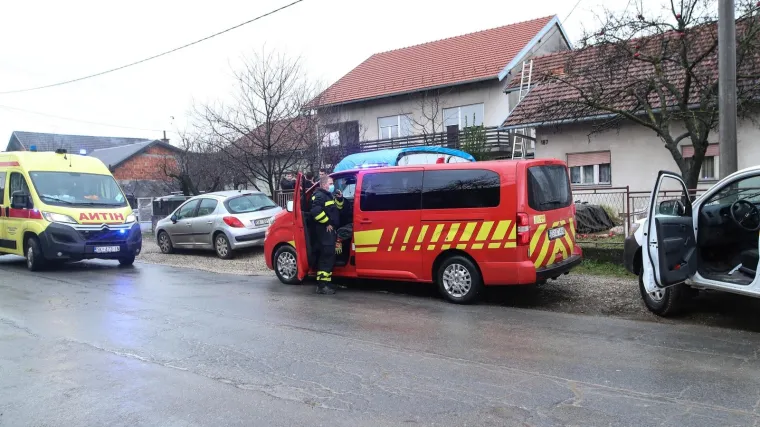 Nova tragedija u Petrinji: Mu&scaron;karac pao s krova tijekom radova. Preminuo od zadobivenih ozljeda