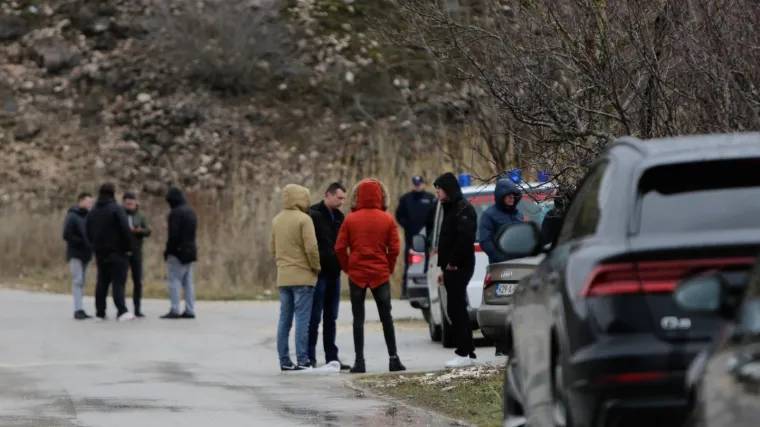 'Kako srce skupiti u dlanove kad puca u milijun komadića?'