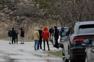 'Kako srce skupiti u dlanove kad puca u milijun komadića?'