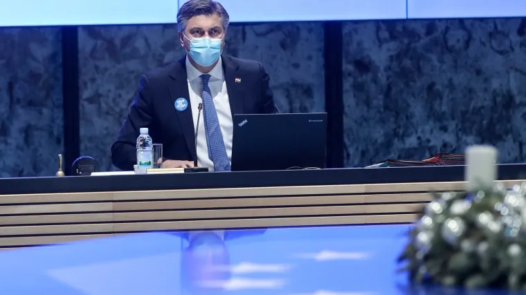 Sjednica počela minutom &scaron;utnje za mlade iz Posu&scaron;ja! Plenković: 'Vlada je proglasila katastrofu na potresom pogođenim područjima'