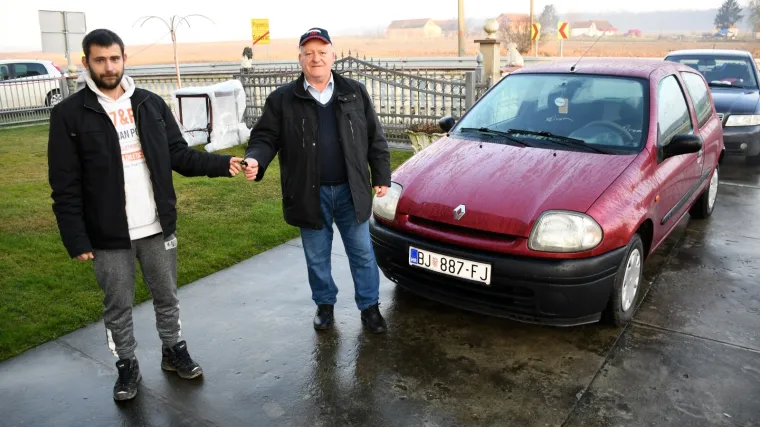 Poklonio auto petrinjskoj obitelji koja čeka prinovu: 'Takvu tragediju ljudi ne mogu sami prebroditi'
