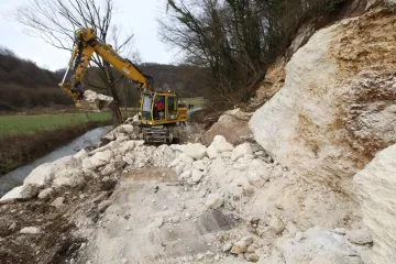 'Nitko nas nije posjetio, dođite vidjeti gdje spavamo. Hitno nam trebaju kontejneri'