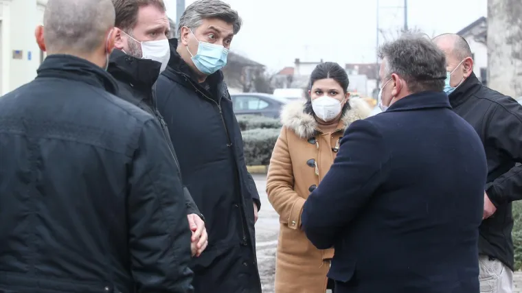 Premijer Plenković danas je obilazio Baniju: Vlada i Stožer dali su ozbiljna obećanja