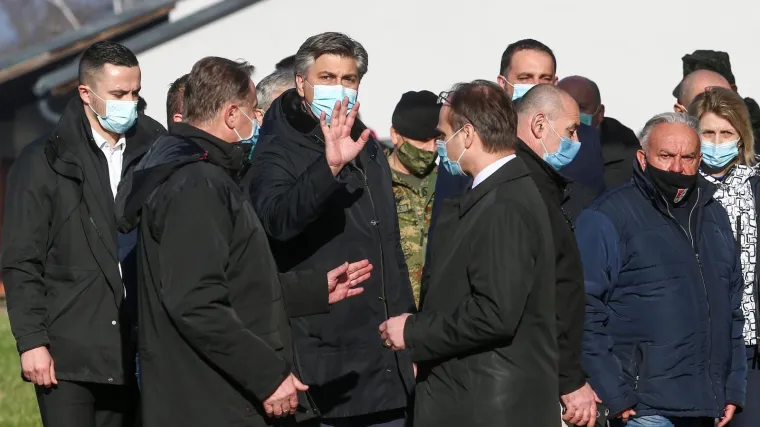 Plenković u Petrinji: 'Otklanjam ozbiljne poku&scaron;aje demontiranja države. Pokazali smo snagu'