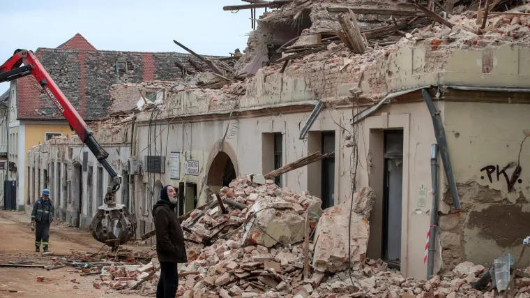 Ministar Horvat: Za dvije godine moglo bi se obnoviti do 3000 kuća, na stolu se na&scaron;lo vi&scaron;e prijedloga nove gradnje