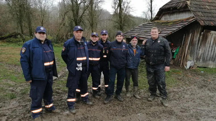 VIDEO Ostao je bez krova nad glavom i sam u selu, ali on skromno odgovara: 'Ne treba mi ni&scaron;ta. Sve imam'